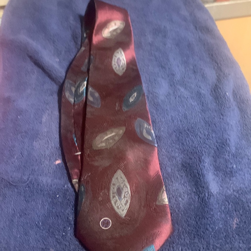 Halston III tie